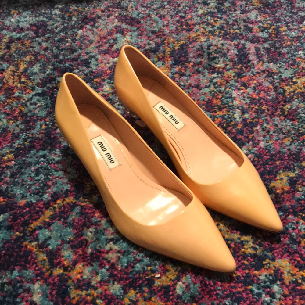 Pink patent leather pumps